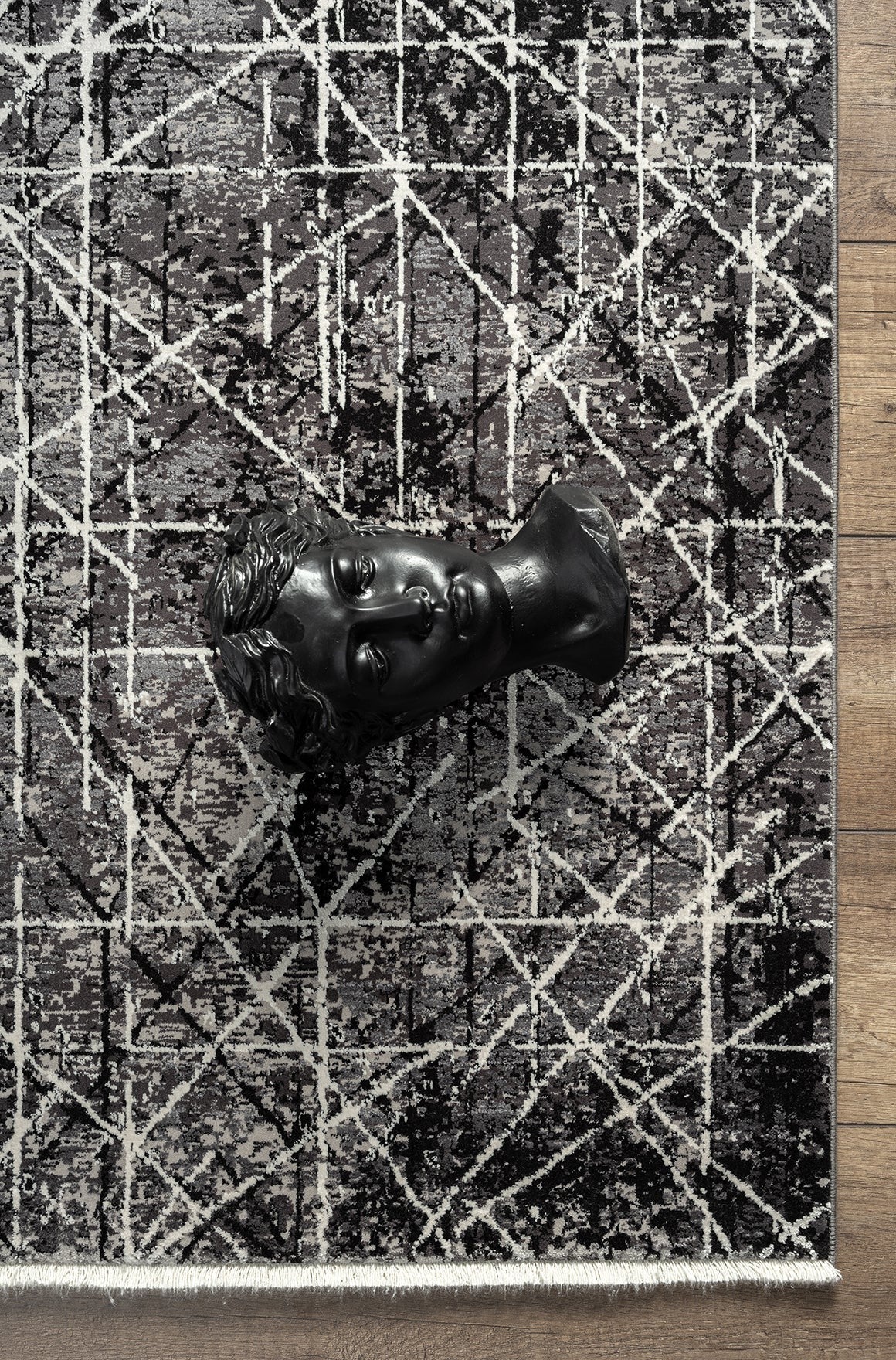 Romainmotier Black Geometric, Viscose Rug